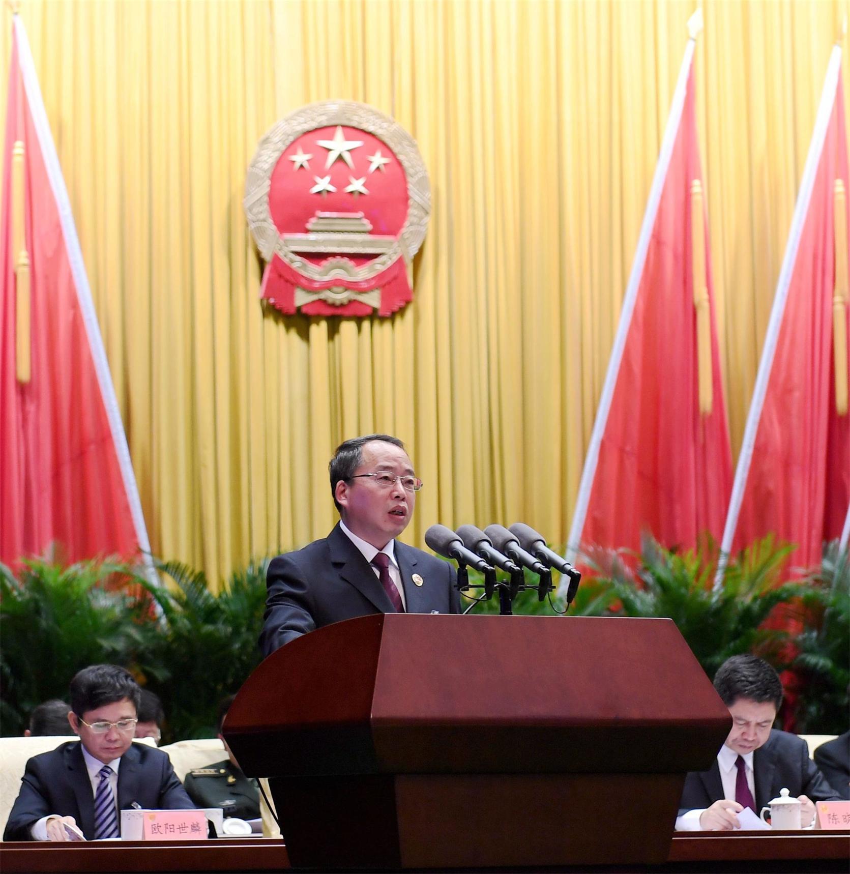 江阶虎在赣州市第五届人民代表大会第一次会议上作工作报告